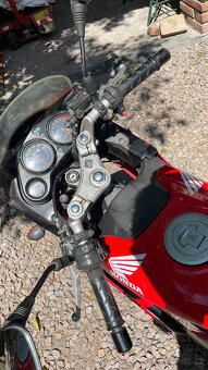 CBR 125R 2004 - 10