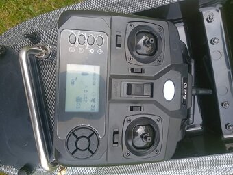 Zakrmovací, zavážecí loď s GPS, loďka na ryby až 160 pozic - 10