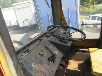 Kolový NAKLADAČ ZTS UNK 320 - 10