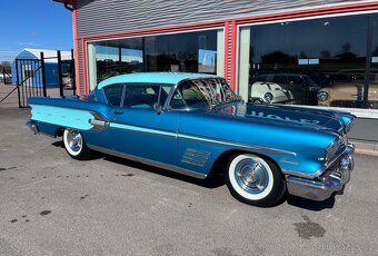 1958 Pontiac Bonneville Sportcoupe - 10