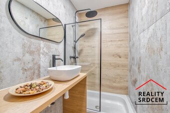 Pronájem moderního bytu 1+kk s lodžií, 27 m2, ul. Výškovická - 10