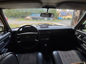 Mercedes Benz W 114/ 115 250D 4C - 10