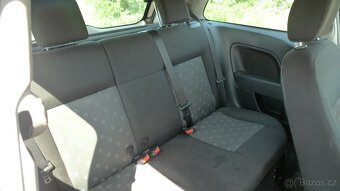 FORD FIESTA  1.3i 44KW  ČERNÁ BARVA 2004 NOVÁ TK  - 10