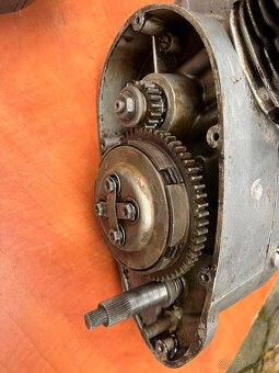 Manet 90 dvoupíst motor a sedlo - 10