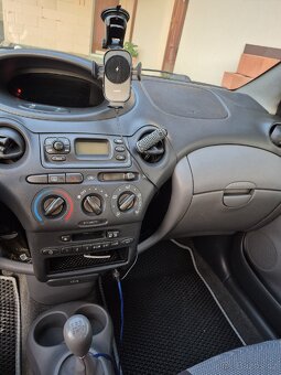 TOYOTA YARIS 1.0 litr. - 10
