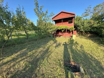 Strážnice - Pozemek s chatou a vinicí, krásné výhledy - 10