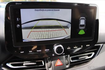 Hyundai i30 1.5 T-GDI MHEV 48V 117kW ČR (2022) - 10