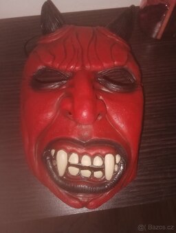 Prodám krampus čert komplet +masky - 10