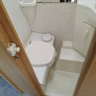 Prodám karavan Chateau 400 s předstanem - 10