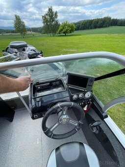 Rybářská loď Finval 555 FishPro - TOP výbava - 10