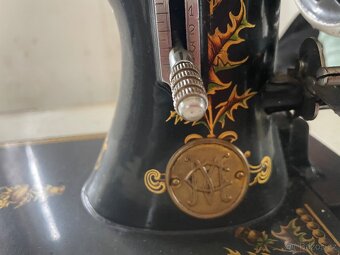 Starožitný šicí stroj ROYAL - 10