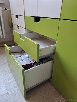 Dětský pokoj - skříně, stůl, postel - 10