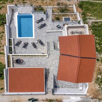 Moderní vila s bazénem na prodej – Makarská | 350 m od moře - 10