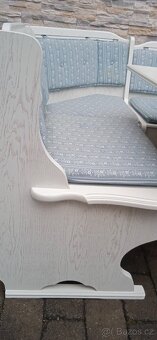 Rohová lavice bílá se stolem +2 židlemi - 10