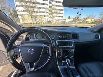 Krásné Volvo V60 D6 AWD 208KW, TAŽNÉ 1800KG - 10