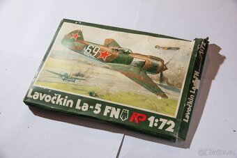 spousta modelů letadel 1/72 - 10