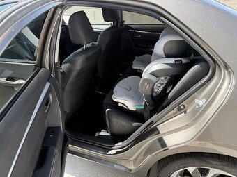 Corolla sedan 1.6 automat - plná výbava - 10