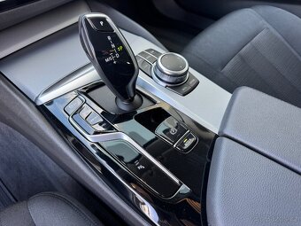 BMW Řada 5 3,0 530d 210kW DPH 1.maj. ČR - 10