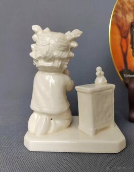 Nádherná sestává figurek a talíře od M.J. Hummel a Goebel - 10