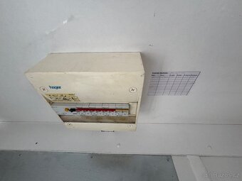 Sklad + kancelář / 6m délky / 3x okno / oddělené vstupy - 10