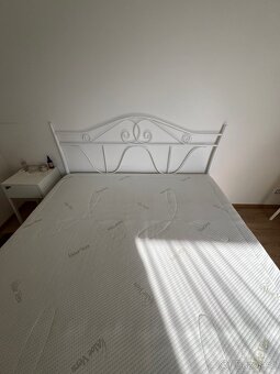 Postel+ortopedicka matrace (koupena za 15k) nocni stolky - 10