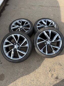 Prodám alu vega +pneu - 10