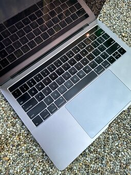 MacBook PRO 13, 500GB, 16GB, i7 touchbar - 10