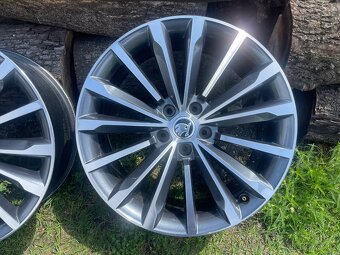 Škoda Trinity 5x112 8x19 et44 - 10