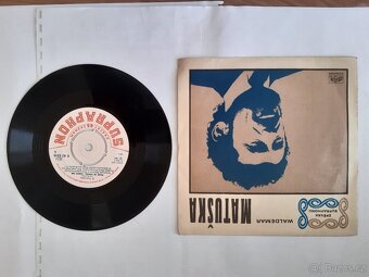 Prodám 35 ks vinylových singlů SP - 10