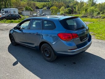 Opel Astra sports tourer 1.4i 103kw, r.2012, serviska, STK - 10