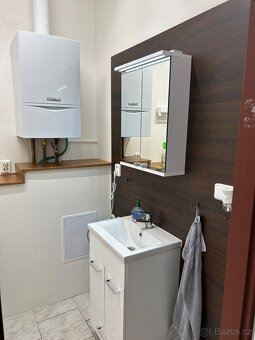 Pronajmu dlouhodobě obchodní prostory cc 550m2. Sklad,prodej - 10