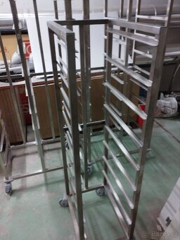 Nerezové poj.vozíky na táci. - 10