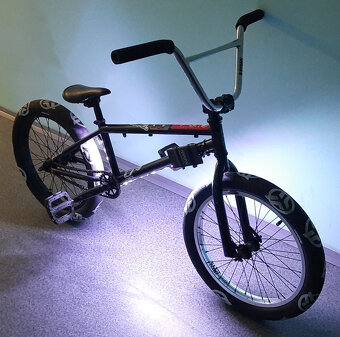 BMX kolo, rám Wethepeople 20.75, odolné, kola 20". - 10