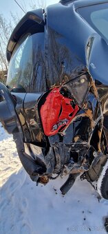 Toyota RAV 2.D - poškozená zadni část vozu - 10
