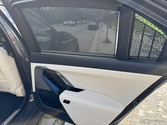 BMW M760e xDrive I.majitel M- Paket v záruce 3/2028 - 10