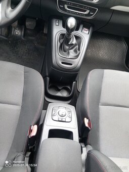Renault Scénic 1.6 81 KW Benzín N. Model 2014 - 10