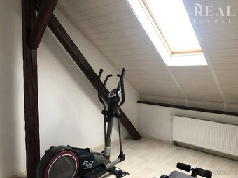 Pronájem atypického bytu 4+1, v rodinném domě se zahradou v  - 10