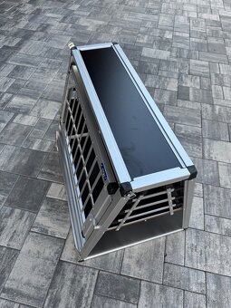 Prodám klec na psa do kufru auta - 10