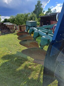 Čtyřradliční pluh za traktor - 10