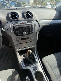 Ford Mondeo 2.0i - 10