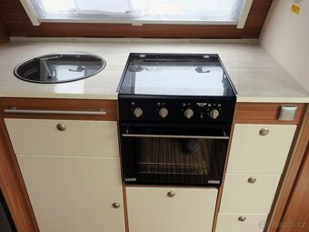 Prodám Karavan Adria Adora 613HT Klimatizace + předstan - 10