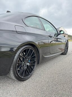 Bmw E92 335i LCI look červený interier - 10
