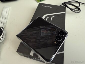 Samsung galaxy Z Flip 7 12gb 512gb záruka 24 měsíců - 10