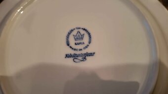 Staré porcelánové hrnky, konvičky..talíře - 10