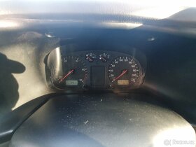 VW TRANSPORTER T4 5 MÍST R.V.2001 - 10