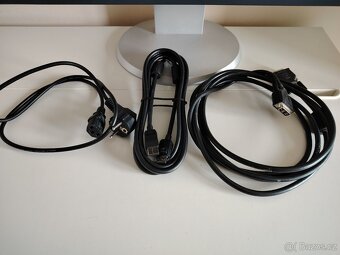 LCD MONITOR PC 24" /úhlopř. 61 cm/ výškově poloh. - 10