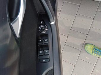 PRODÁM HYUNDAI i40 COMBI 1,7CRDI,104 KW, ČR, SERVISNÍ KNIŽKA - 10