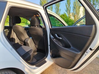 Hyundai i30 1.6 CRDI 2018 - 10