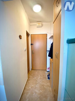 Pronájem bytu 2+kk, 39,5 m2 s balkónem, Sídliště Plešivec, Č - 10