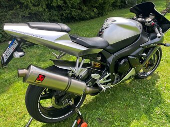 Yamaha R1 - 10